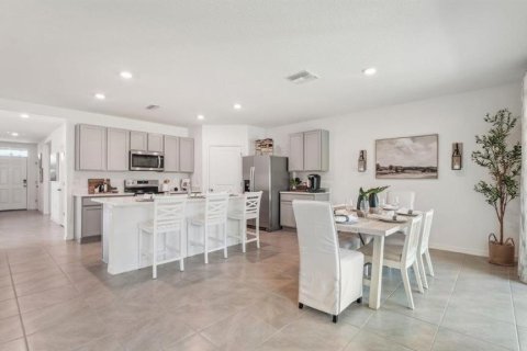 Casa en venta en Zephyrhills, Florida, 4 dormitorios, 169.83 m2 № 1911031 - foto 8