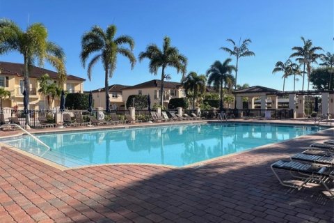 Снять в аренду таунхаус в Майами, Флорида 3 спальни, 155.15м2, № 1988124 - фото 27