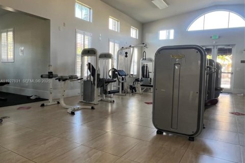 Снять в аренду таунхаус в Майами, Флорида 3 спальни, 155.15м2, № 1988124 - фото 24