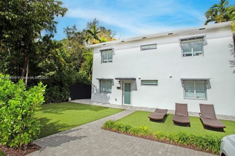 Commercial property in Miami, Florida 205.87 sq.m. № 1896281 - photo 3