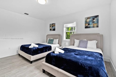 Commercial property in Miami, Florida 205.87 sq.m. № 1896281 - photo 7