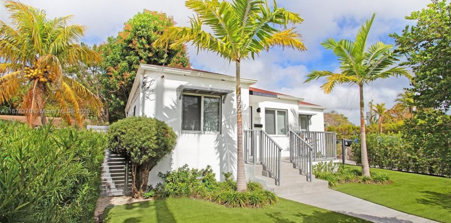Commercial property in Miami, Florida 205.87 sq.m. № 1896281