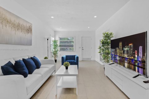 Commercial property in Miami, Florida 205.87 sq.m. № 1896281 - photo 10