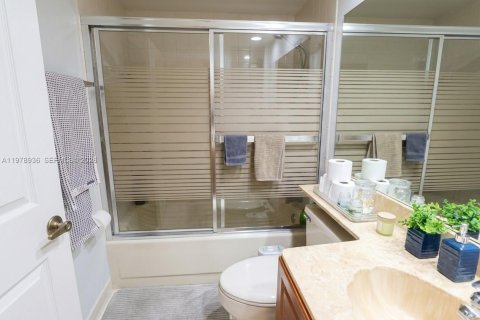 House in Delray Beach, Florida 2 bedrooms, 115.48 sq.m. № 2079720 - photo 12