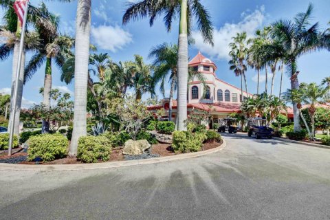 House in Delray Beach, Florida 2 bedrooms, 115.48 sq.m. № 2079720 - photo 30