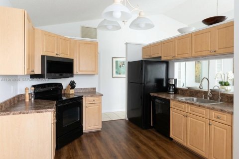 House in Delray Beach, Florida 2 bedrooms, 115.48 sq.m. № 2079720 - photo 5