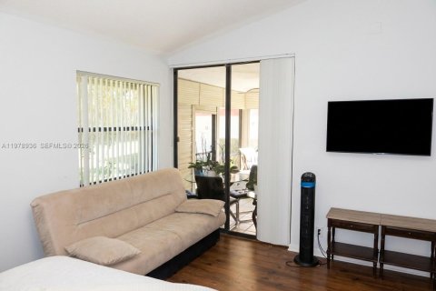 House in Delray Beach, Florida 2 bedrooms, 115.48 sq.m. № 2079720 - photo 9