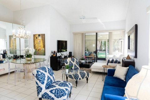 House in Delray Beach, Florida 2 bedrooms, 115.48 sq.m. № 2079720 - photo 2