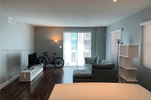 Condominio en Miami, Florida, 2 dormitorios  № 2032639