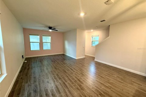 House in Winter Springs, Florida 4 bedrooms, 232.44 sq.m. № 2152353 - photo 4