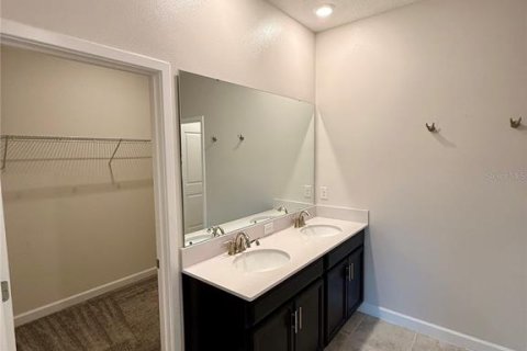 House in Winter Springs, Florida 4 bedrooms, 232.44 sq.m. № 2152353 - photo 6