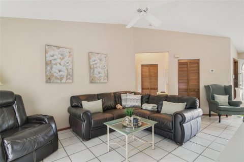 House in Kissimmee, Florida 3 bedrooms, 129.41 sq.m. № 1793238 - photo 4