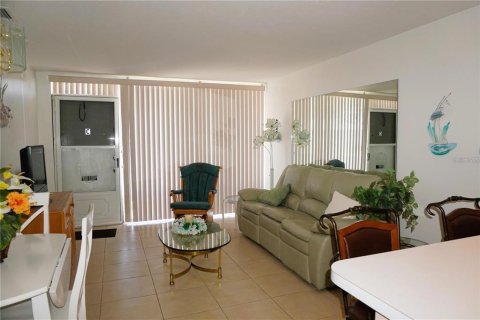 Condominio en alquiler en Holiday, Florida, 2 dormitorios, 76.64 m2 № 1640079 - foto 11