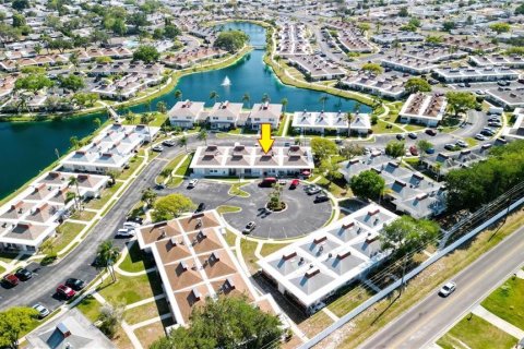 Condominio en alquiler en Holiday, Florida, 2 dormitorios, 76.64 m2 № 1640079 - foto 3