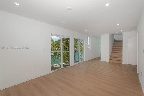 Adosado en alquiler en Miami Beach, Florida, 3 dormitorios, 210.42 m2 № 2060067 - foto 11