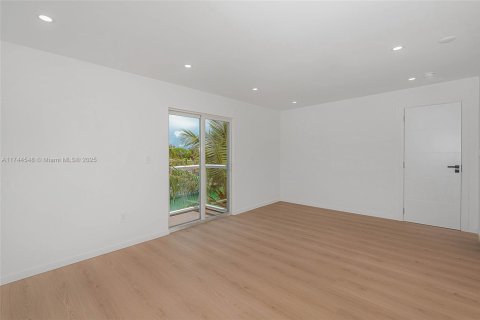 Adosado en alquiler en Miami Beach, Florida, 3 dormitorios, 210.42 m2 № 2060067 - foto 16