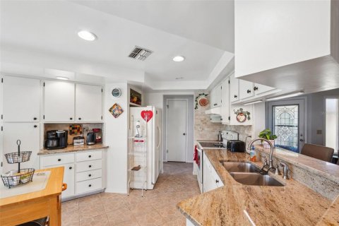Купить виллу или дом в Нью-Порт-Ричи, Флорида 9 комнат, 112.88м2, № 1581094 - фото 11