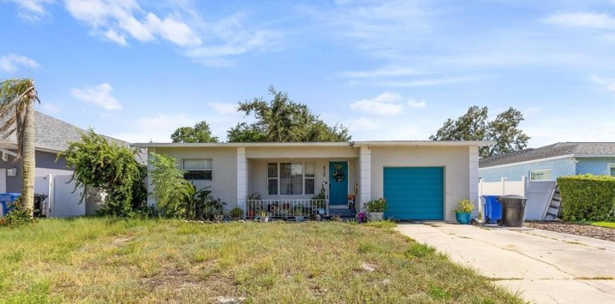 Villa ou maison à Saint Petersburg, Floride 3 chambres, 110.83 m2 № 1870870