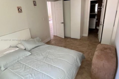 Villa ou maison à louer à North Miami, Floride: 3 chambres, 150.32 m2 № 2050351 - photo 15