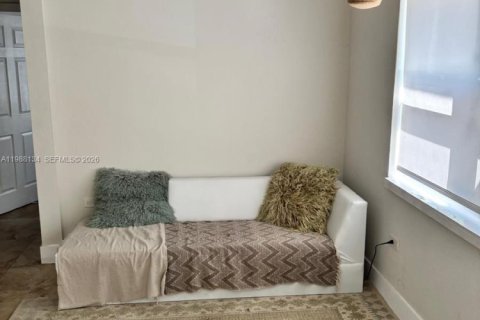 Villa ou maison à louer à North Miami, Floride: 3 chambres, 150.32 m2 № 2050351 - photo 12