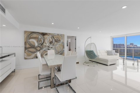 Condominio en venta en Aventura, Florida, 2 dormitorios, 106.84 m2 № 1738180 - foto 6