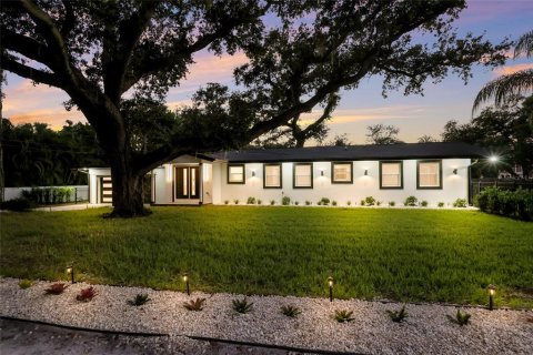 House in Sarasota, Florida 3 bedrooms, 256.41 sq.m. № 2418574