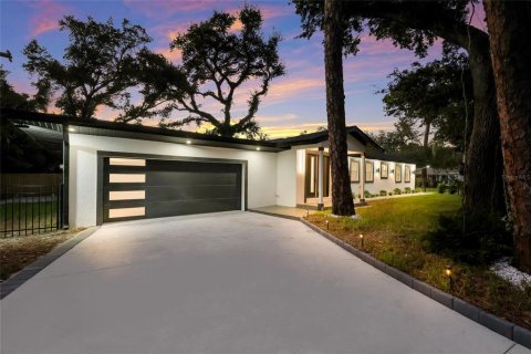 House in Sarasota, Florida 3 bedrooms, 256.41 sq.m. № 2418574 - photo 2
