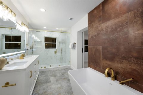 House in Sarasota, Florida 3 bedrooms, 256.41 sq.m. № 2418574 - photo 23