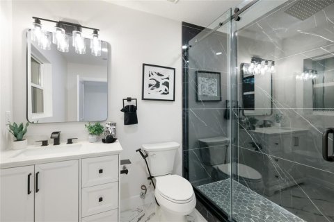 House in Sarasota, Florida 3 bedrooms, 256.41 sq.m. № 2418574 - photo 29