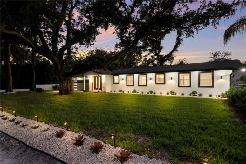 House in Sarasota, Florida 3 bedrooms, 256.41 sq.m. № 2418574 - photo 3