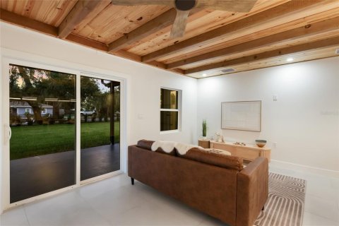 House in Sarasota, Florida 3 bedrooms, 256.41 sq.m. № 2418574 - photo 15