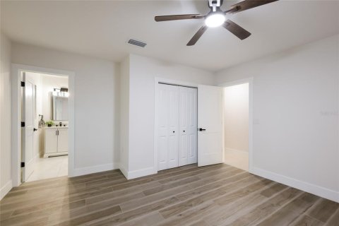 House in Sarasota, Florida 3 bedrooms, 256.41 sq.m. № 2418574 - photo 25
