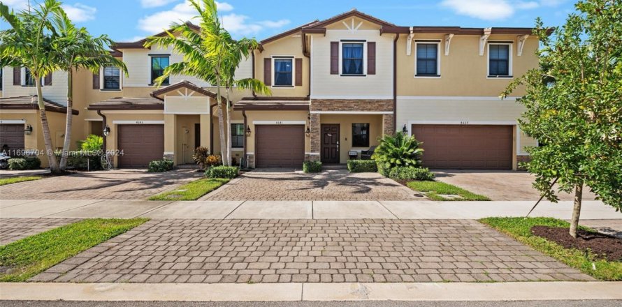 Adosado en Davie, Florida 2 dormitorios, 157.56 m2 № 1704665