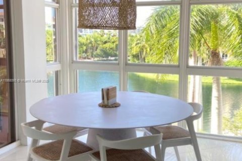 Condo in Key Biscayne, Florida, 3 bedrooms  № 1922860 - photo 11