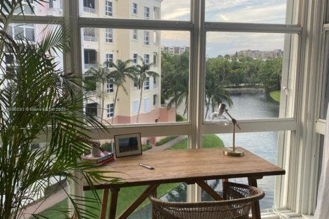 Condo in Key Biscayne, Florida, 3 bedrooms  № 1922860 - photo 2