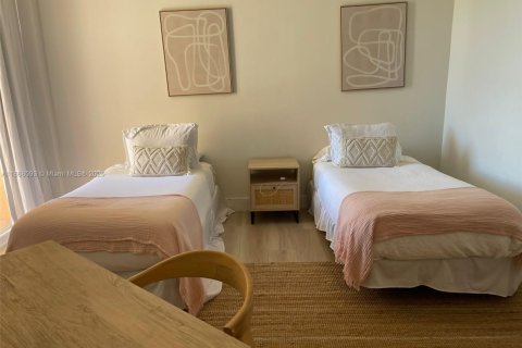 Condo in Key Biscayne, Florida, 3 bedrooms  № 1922860 - photo 17