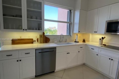 Condo in Key Biscayne, Florida, 3 bedrooms  № 1922860 - photo 12