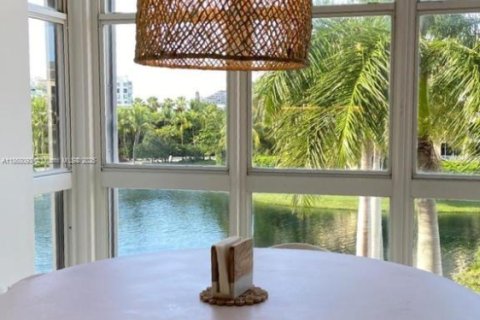 Condo in Key Biscayne, Florida, 3 bedrooms  № 1922860 - photo 10