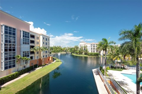Condo in Key Biscayne, Florida, 3 bedrooms  № 1922860 - photo 22