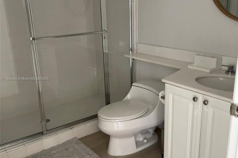 Condo in Key Biscayne, Florida, 3 bedrooms  № 1922860 - photo 16