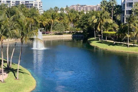 Condo in Key Biscayne, Florida, 3 bedrooms  № 1922860 - photo 20