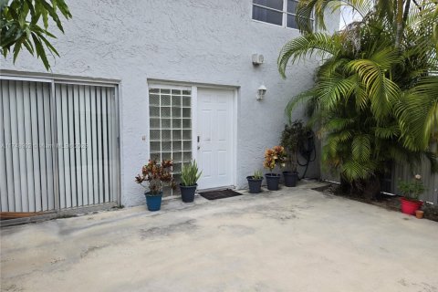 Купить кондоминиум в Майами, Флорида 3 спальни, 137.87м2, № 1864770 - фото 1