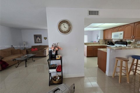 Купить кондоминиум в Майами, Флорида 3 спальни, 137.87м2, № 1864770 - фото 13