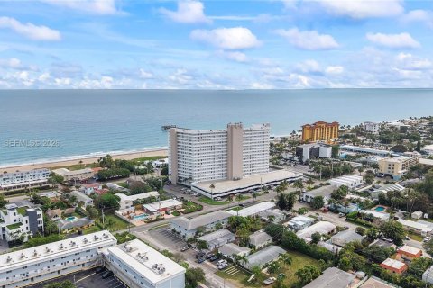 Condo in Deerfield Beach, Florida, 1 bedroom  № 2023435 - photo 12
