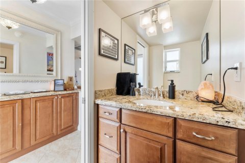 Condo in Deerfield Beach, Florida, 1 bedroom  № 2023435 - photo 14