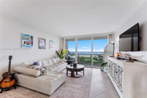 Condo in Deerfield Beach, Florida, 1 bedroom  № 2023435 - photo 17