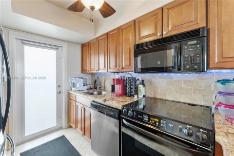 Condo in Deerfield Beach, Florida, 1 bedroom  № 2023435 - photo 27