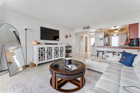 Condo in Deerfield Beach, Florida, 1 bedroom  № 2023435 - photo 20