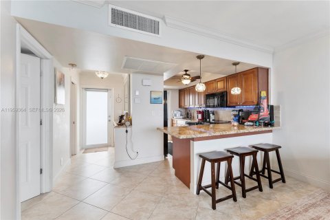 Condo in Deerfield Beach, Florida, 1 bedroom  № 2023435 - photo 19
