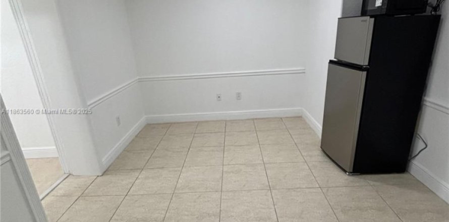 Commercial property in Homestead, Florida 1 bedroom, 133.78 sq.m. № 1994937